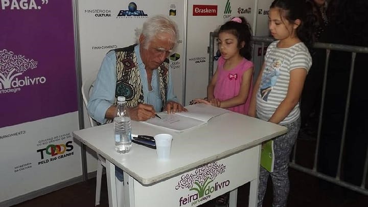 Ziraldo encanta público na Feira do Livro de Porto Alegre